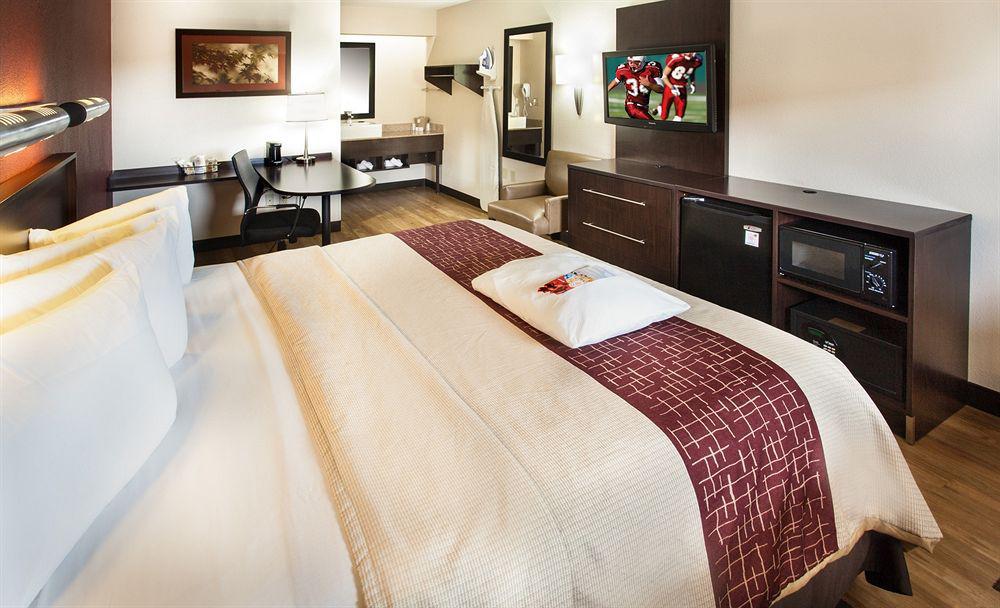 Red Roof Inn Plus+ Statesville Exterior photo
