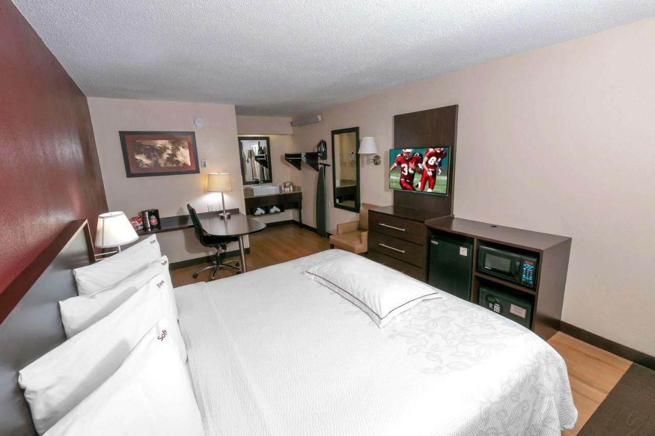 Red Roof Inn Plus+ Statesville Exterior photo